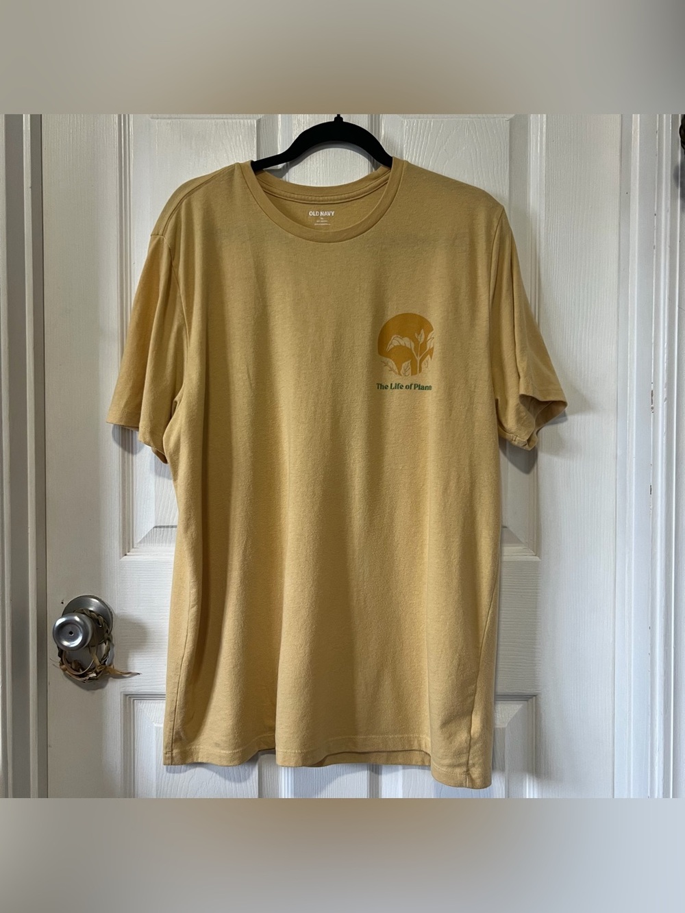 yellow old navy tshirt